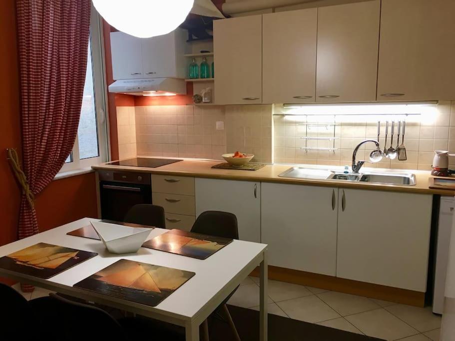 Central Spacious Apartment 70Sqm Триполис Екстериор снимка